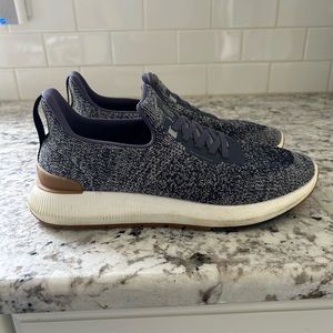 Lightly worn, less than 15 times.